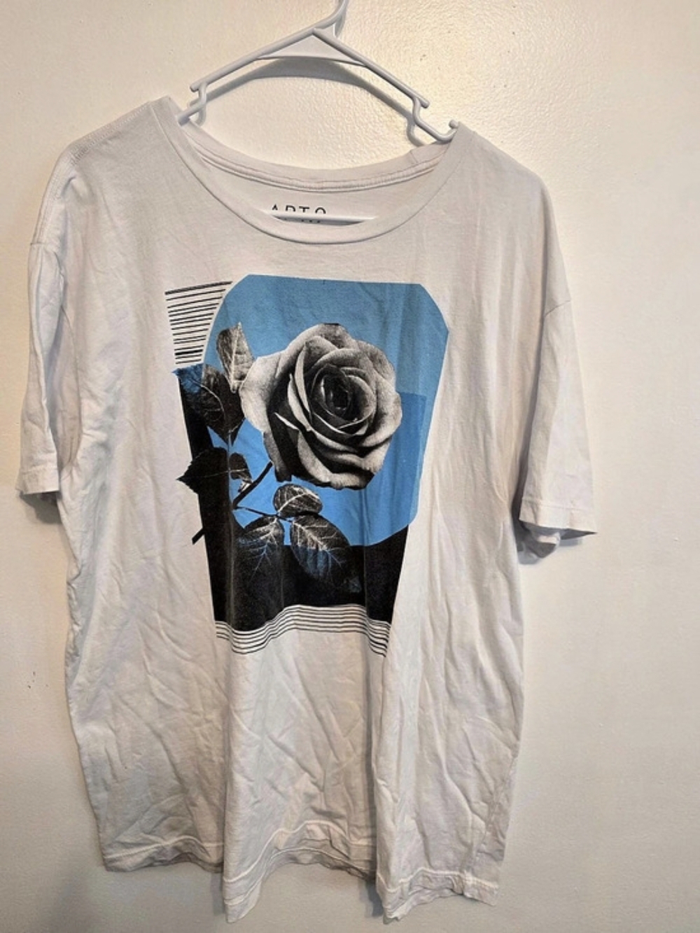 APT. 9 Graphic Rose Tee XL White Blue